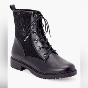 Lace combat boot